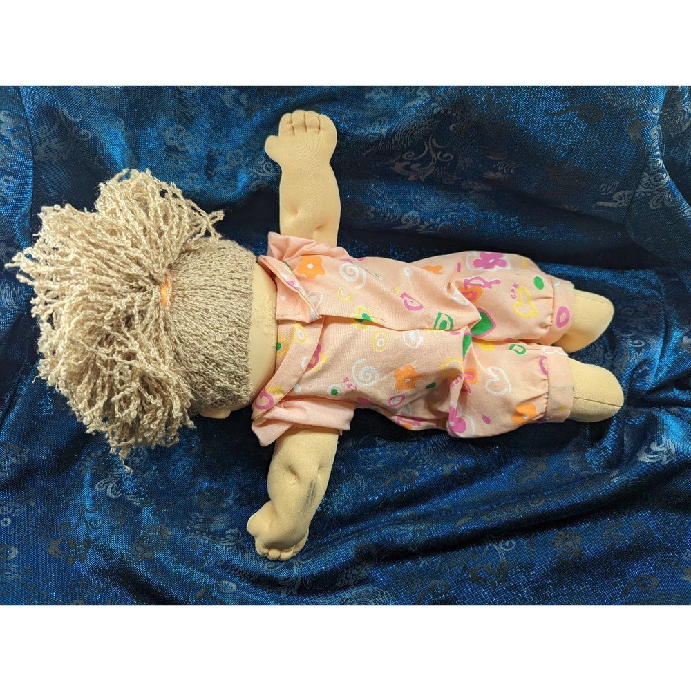 Cabbage Patch Kids First Edition 1990 Doll With Clothes - Picture 3 of 10